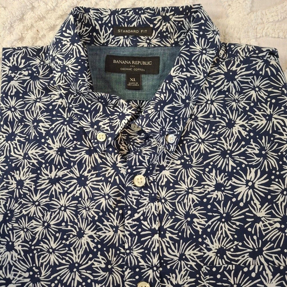 Banana Republic Men's XL Cotton‎ Standard Fit Button Down Shirt Blue Floral